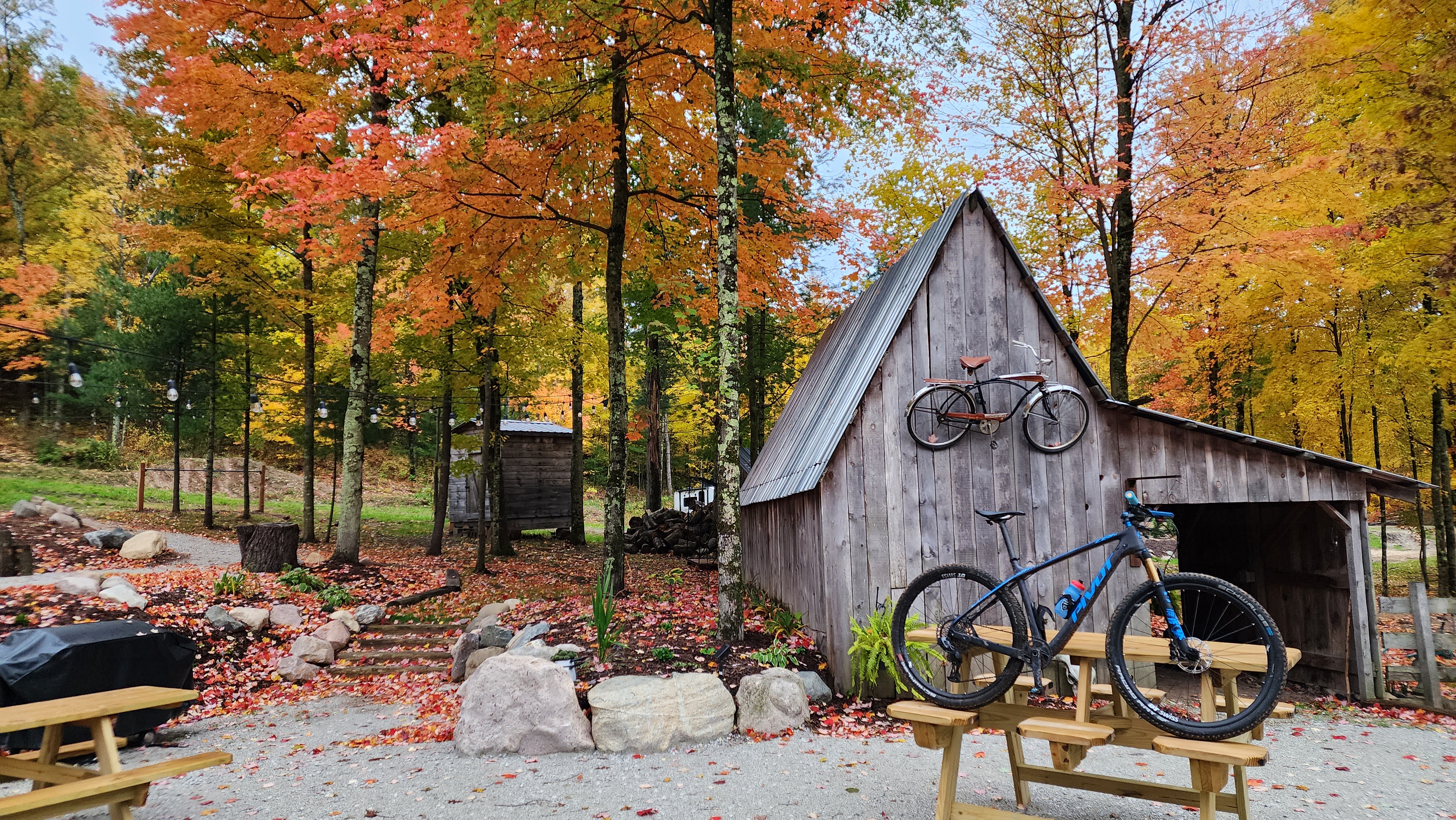Michigan Fall Color Tour – Peak Season (Drone Video)